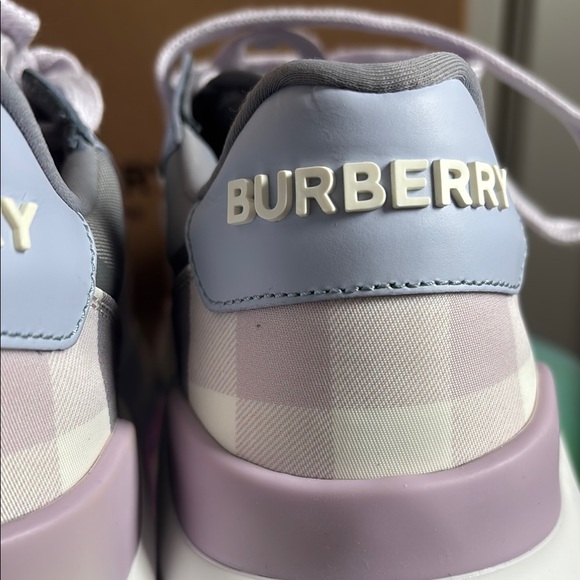 ~BURBERRY~ Ramsey Lilac and Pale Gray Sneakers - Picture 9 of 12